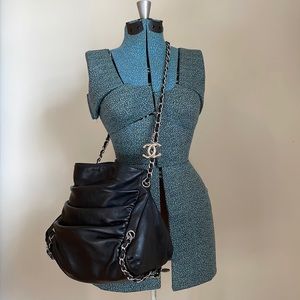 CHANEL!! Black leather grand shopping bag